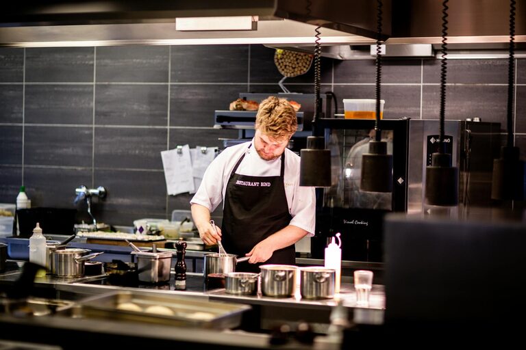 Essential Tools Every Small Kitchen Needs for Maximum Efficiency
